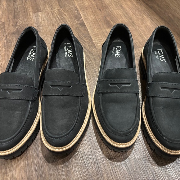 TOMS Cara Black Leather Loafers - Picture 1 of 1